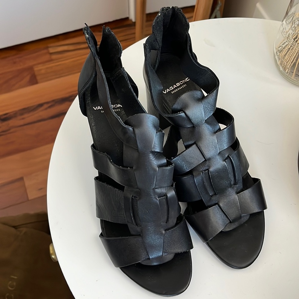 Vagabond black leather sandals